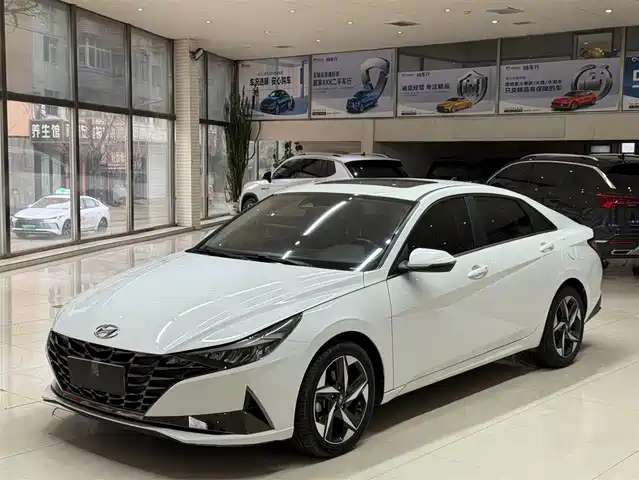 HYUNDAI ELANTRA