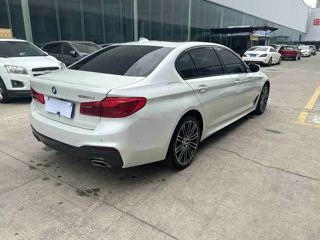 BMW 5 Series — миниатюра 9