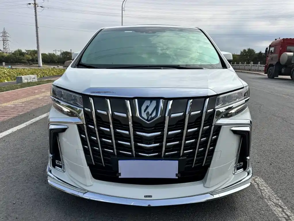 Toyota Alphard — миниатюра 3
