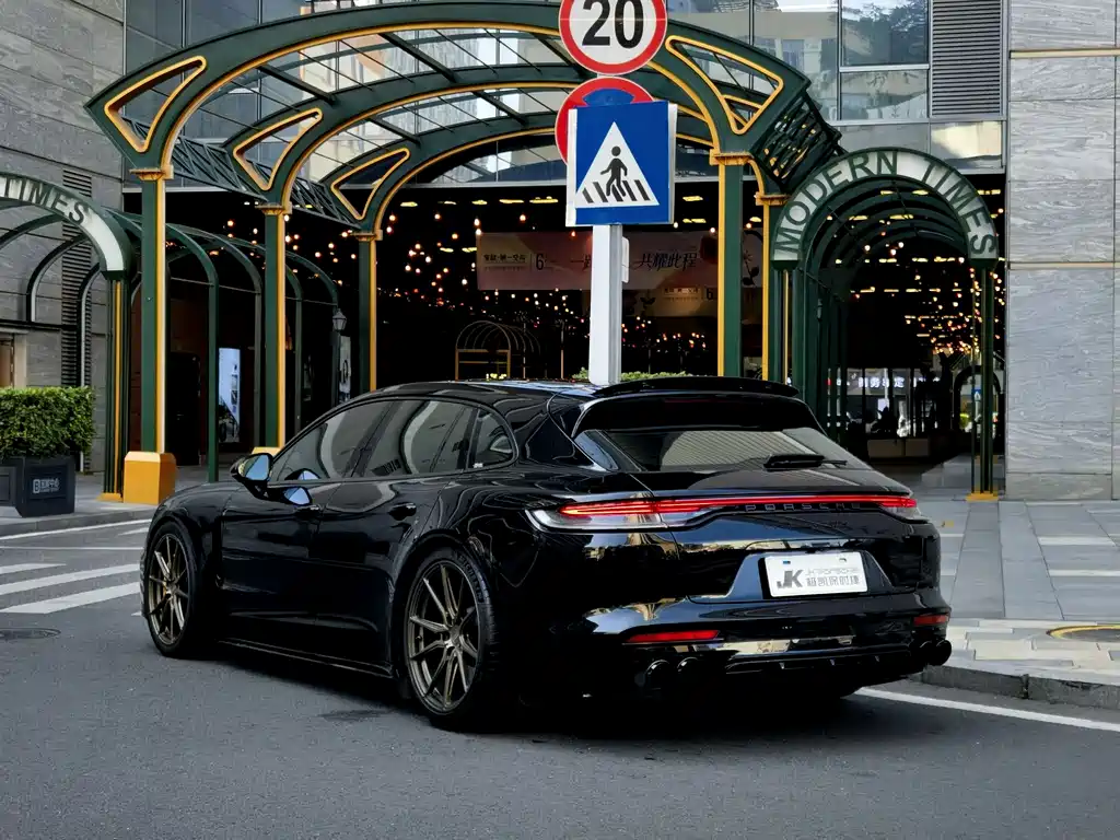 PORSCHE PANAMERA