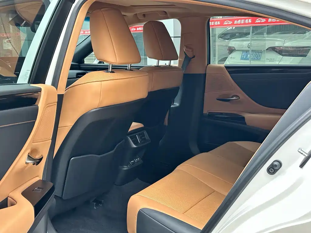Lexus ES — миниатюра 6