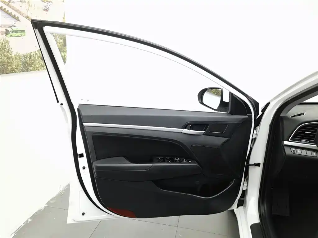 Hyundai Elantra 2018 1.6L AT 15