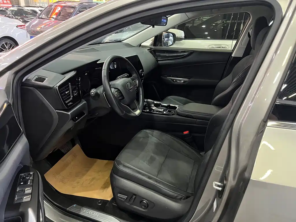 Lexus NX 2022 260