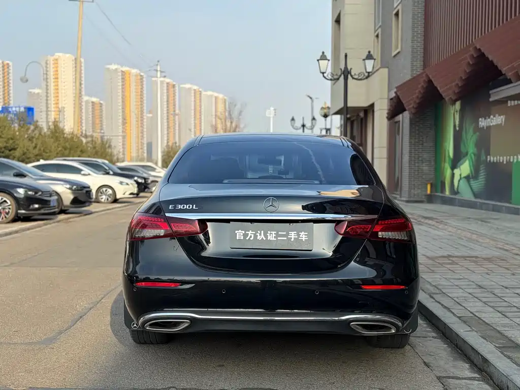 MERCEDES-BENZ E CLASS