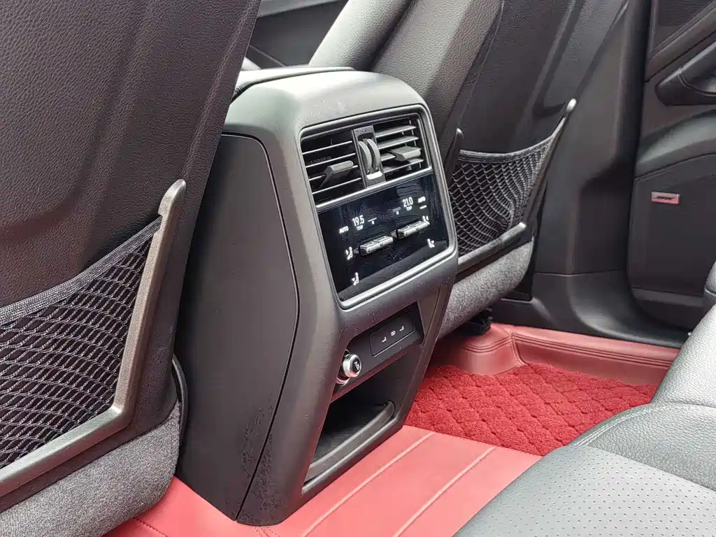 Porsche Cayenne — миниатюра 21