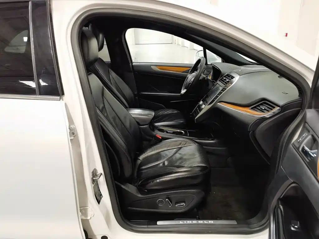 Lincoln MKC — миниатюра 23