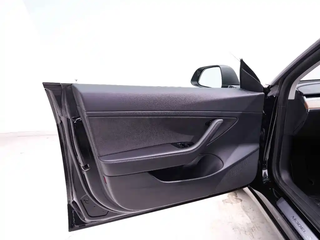 Tesla Model 3 — миниатюра 22