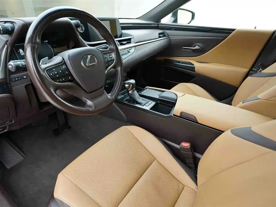 Lexus ES 2020 200