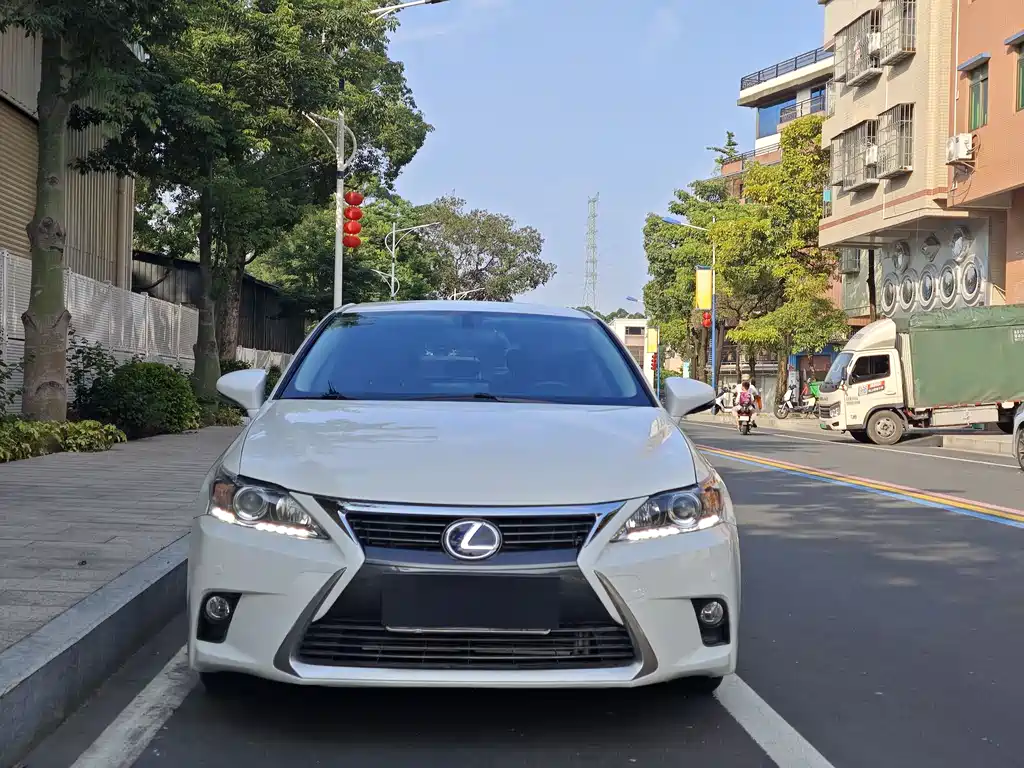 Lexus CT 2015 CT200h