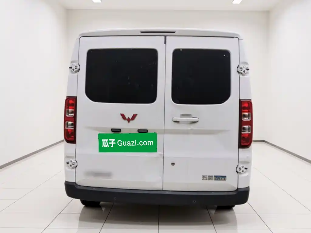 Wuling Yangguang — миниатюра 3