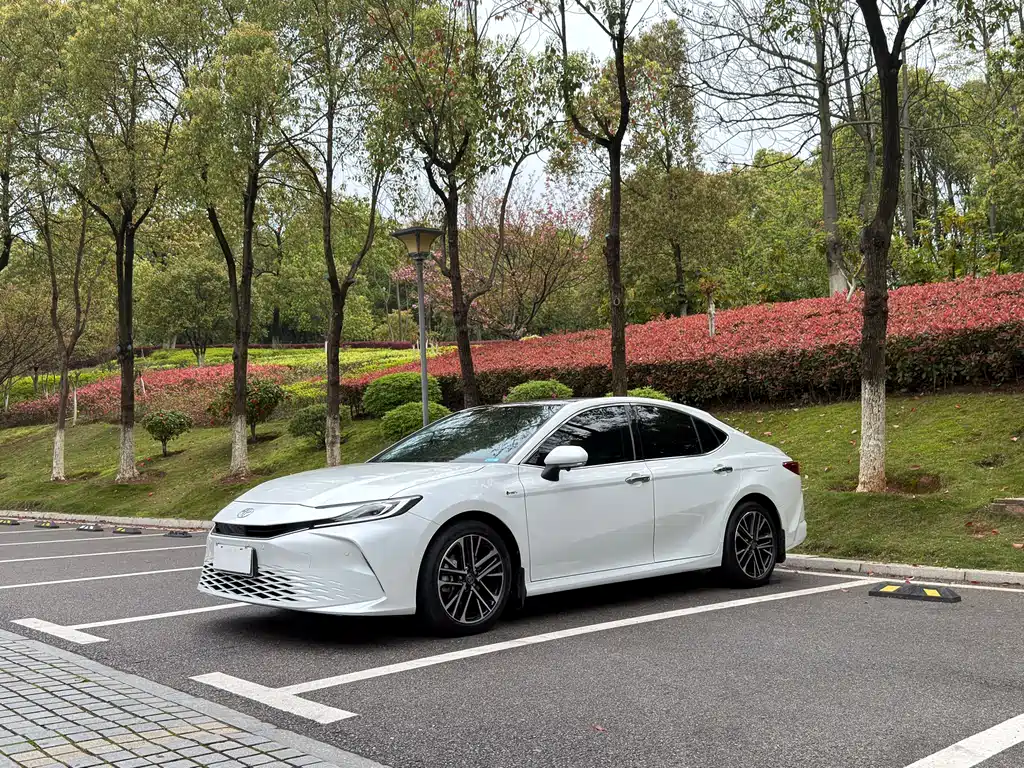 Toyota Camry 2025