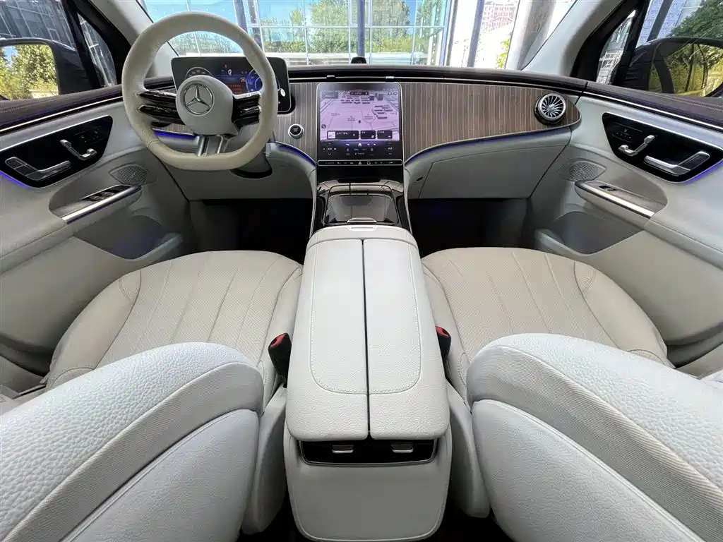 Mercedes-Benz EQE SUV — миниатюра 11