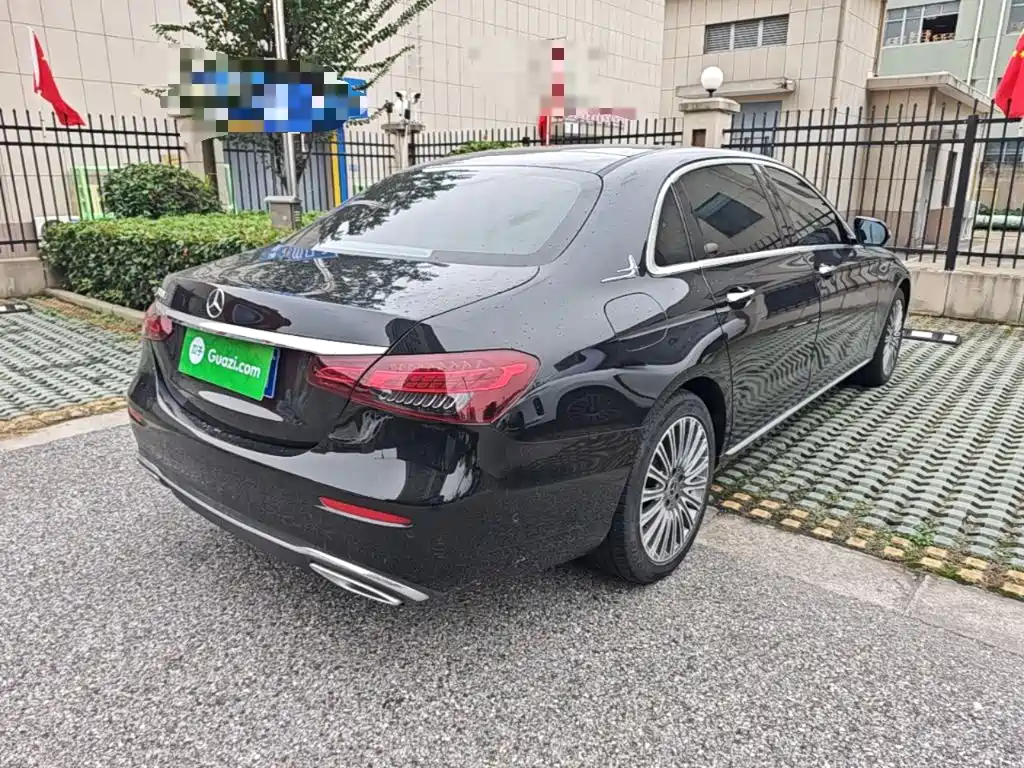 Mercedes-Benz E-Class — миниатюра 7
