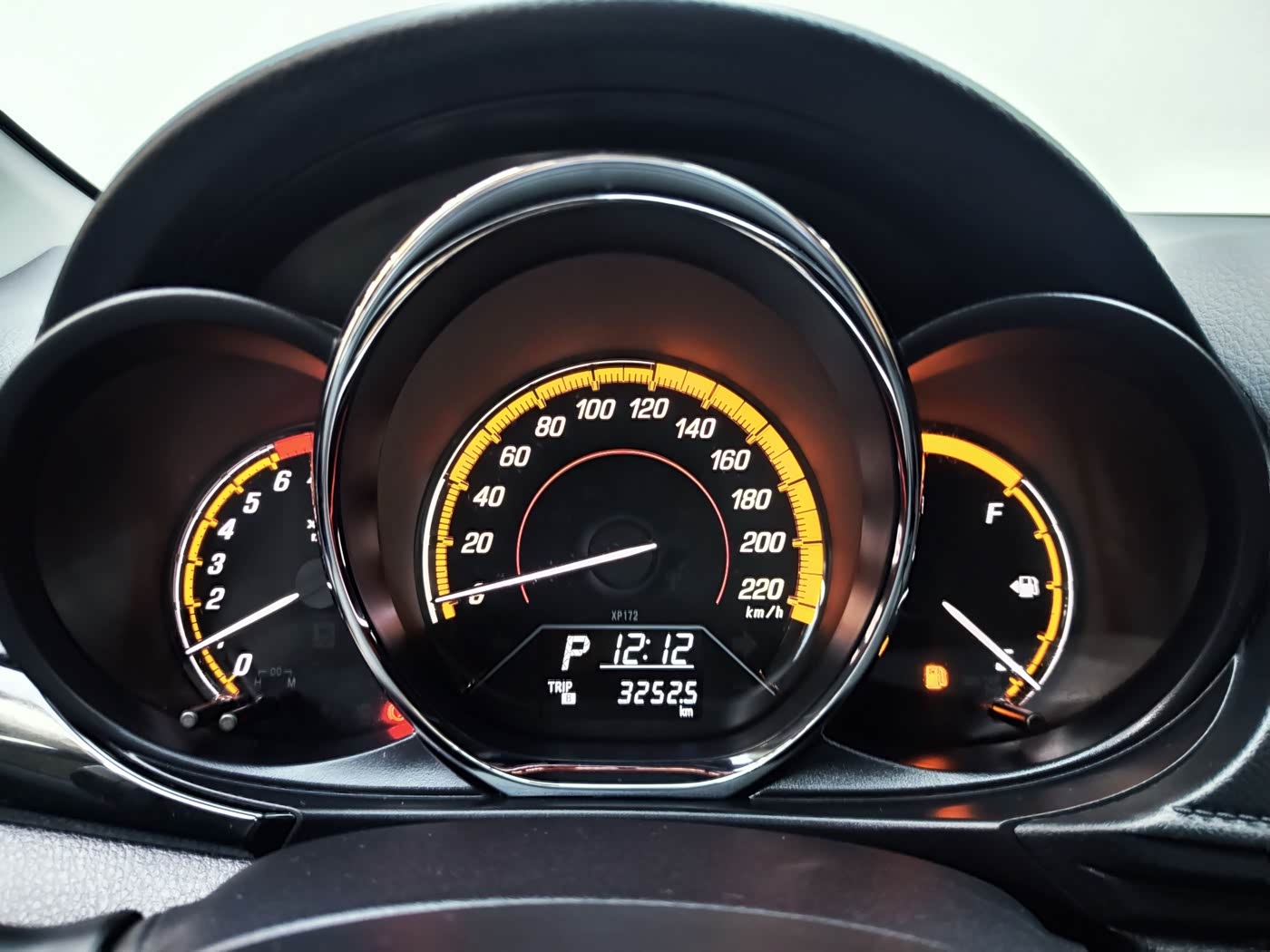 Toyota YARiS L Zhi Xuan 1.5 л 2022 г. красный/фиолетовый, пробег 33100 км