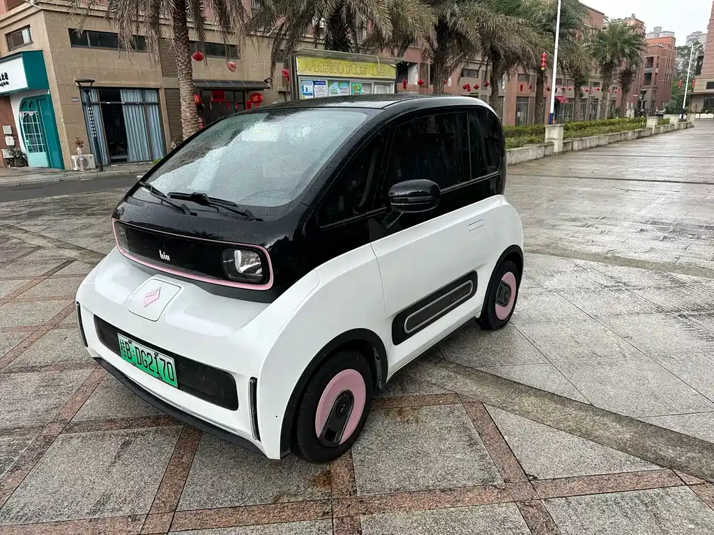 Baojun E300 2021
