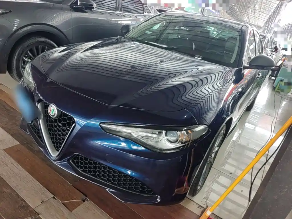 Alfa Romeo Giulia 2017 2.0T 200HP Luxury Edition