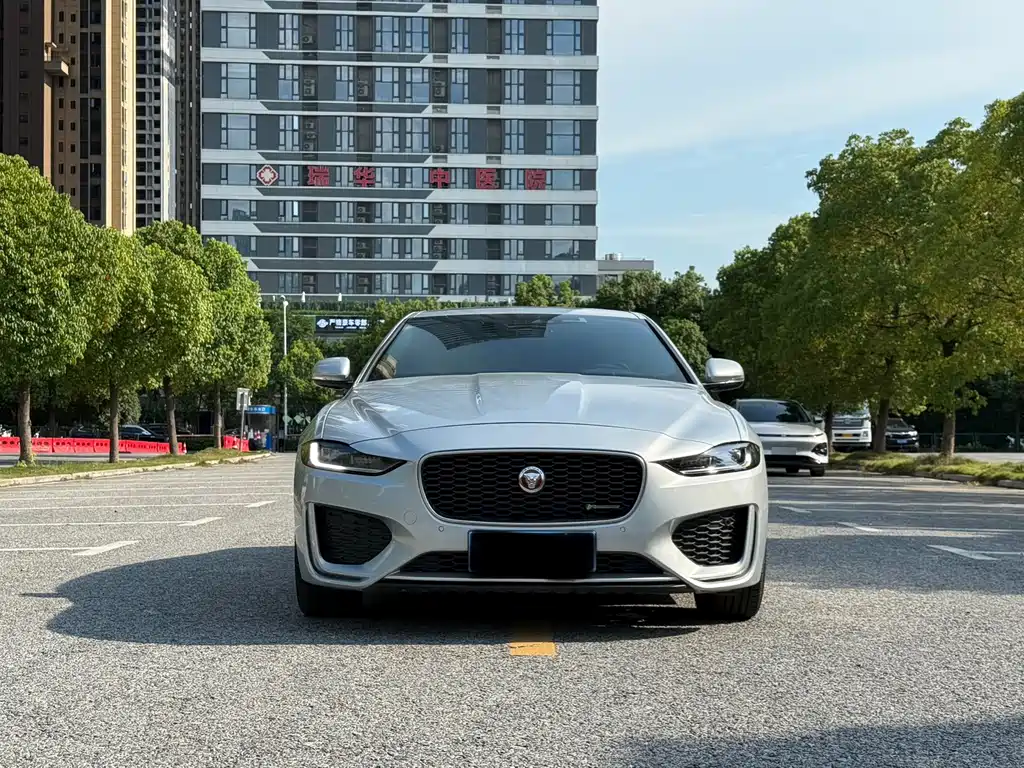 Jaguar XEL 2022 2.0T 200PS R-DYNAMIC Sport