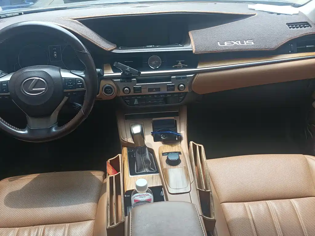 Lexus ES 2015 300h Comfort