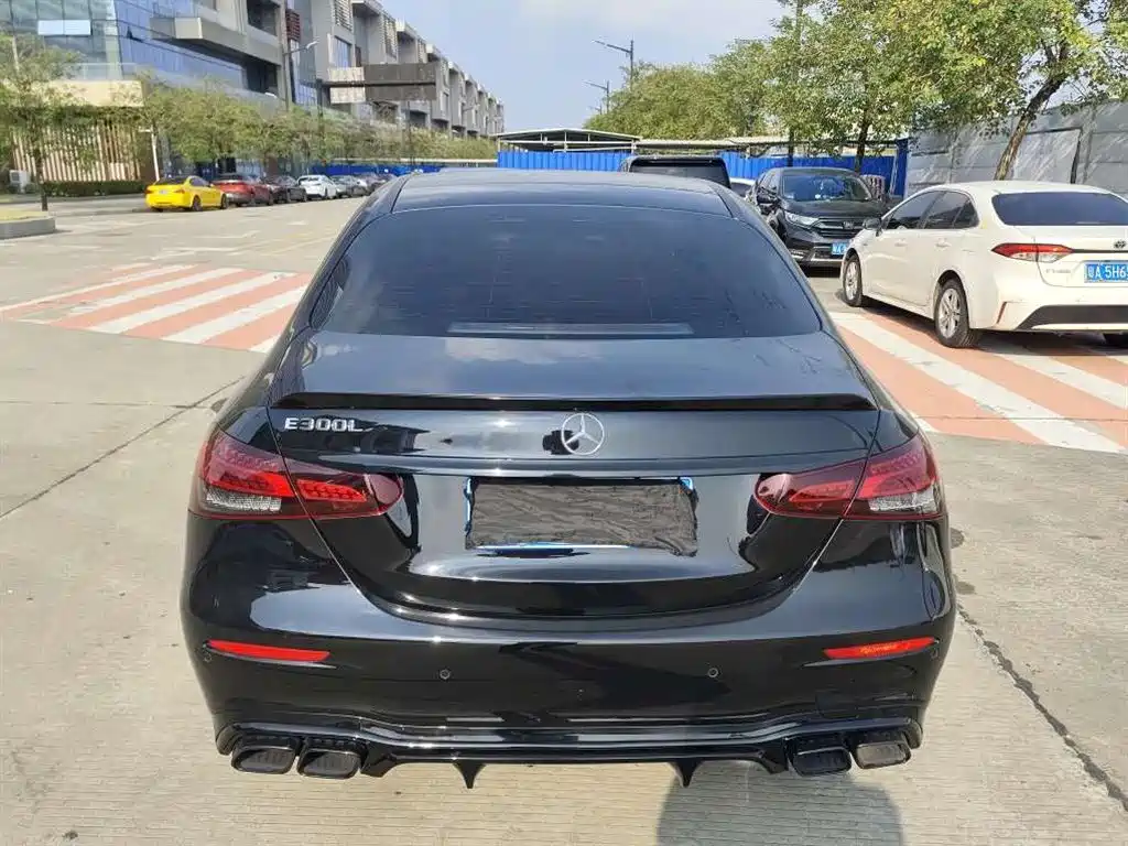 Mercedes-Benz E-Class — миниатюра 8