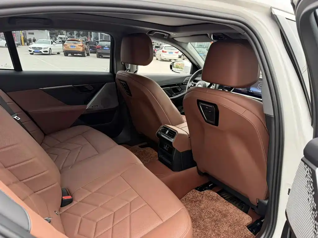 BMW 5 Series — миниатюра 16