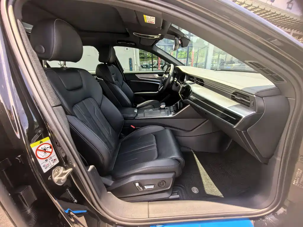 Audi A6L 2025 40 TFSI Luxury