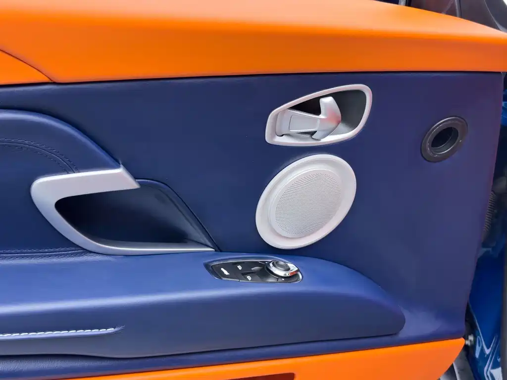 Aston Martin DB11 — миниатюра 10
