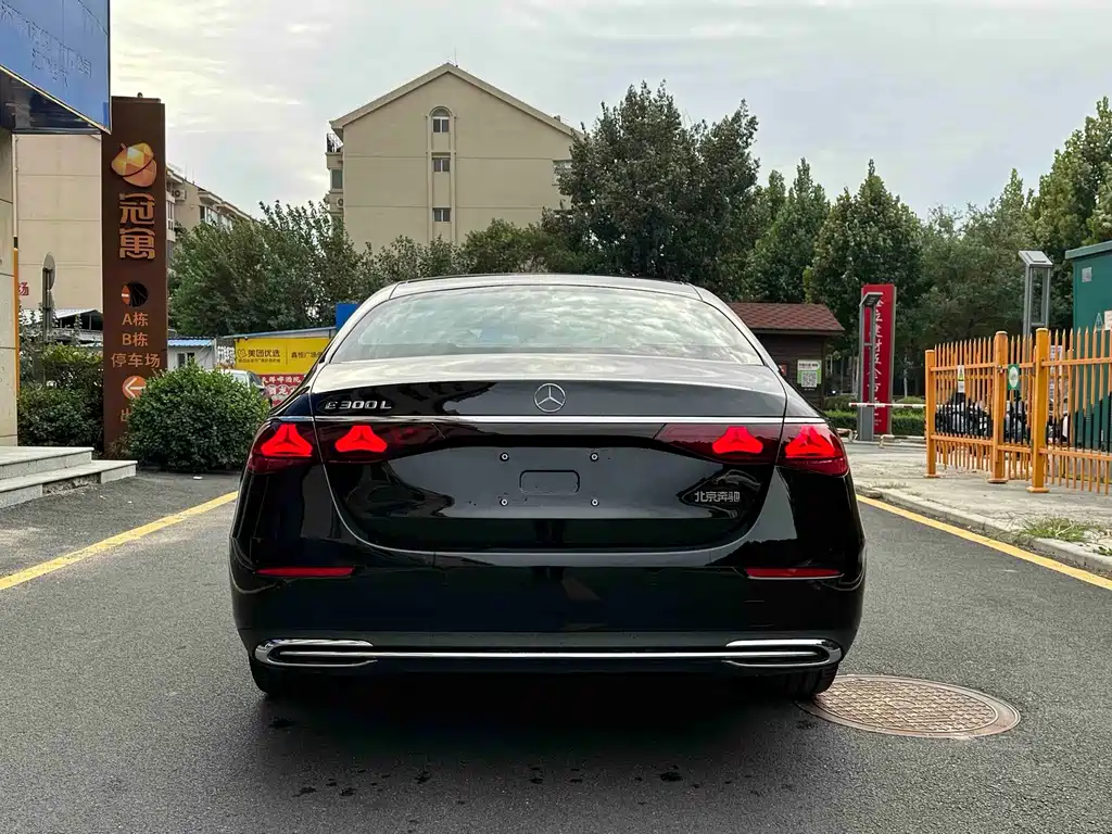 Mercedes-Benz E-Class — миниатюра 5
