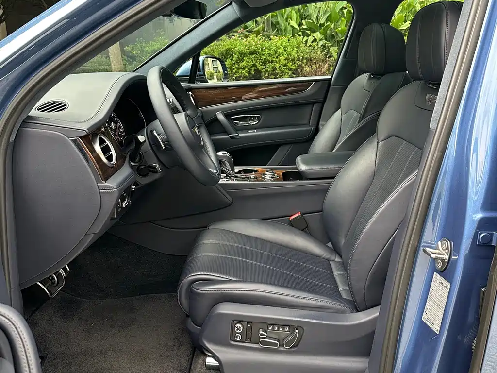 Bentley Bentayga — миниатюра 10