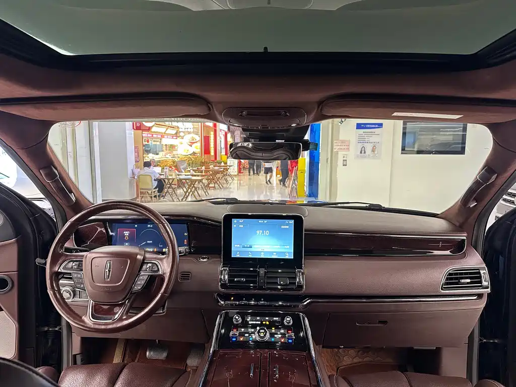 Lincoln Navigator — миниатюра 24