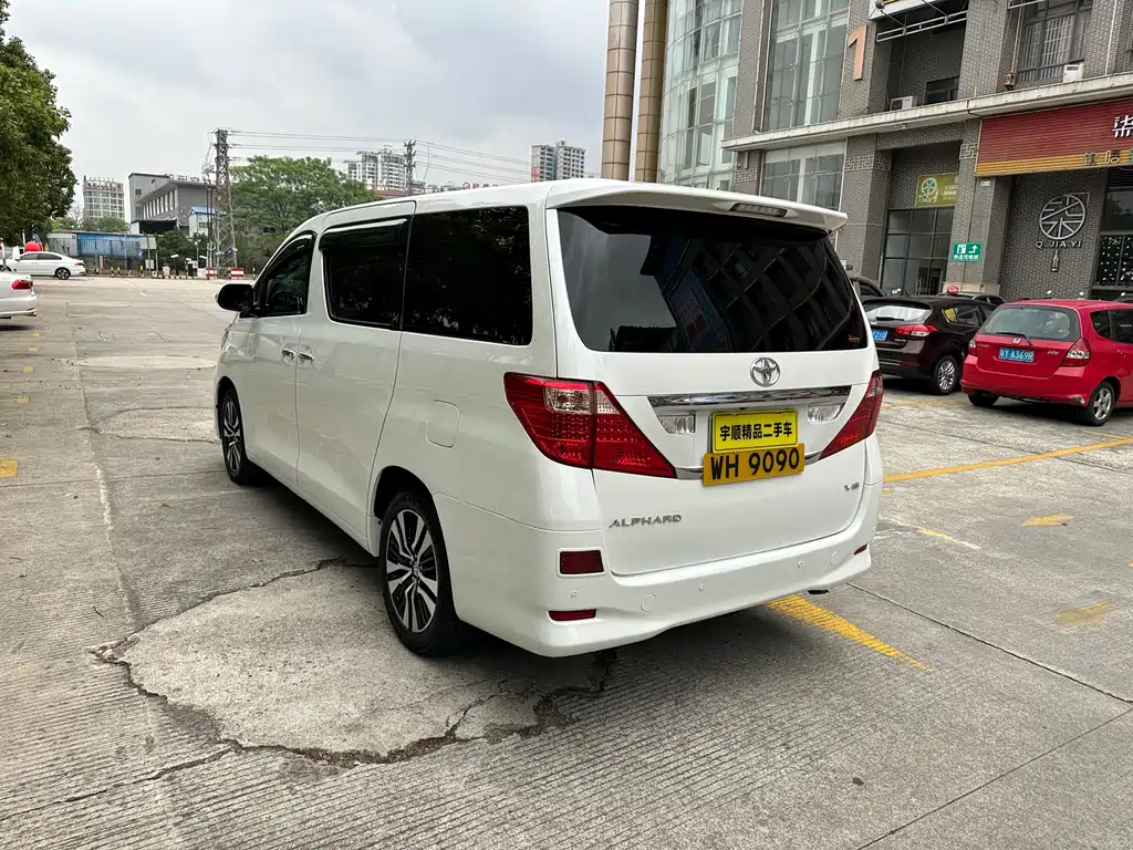 Toyota Alphard 2011 3.5L Luxury