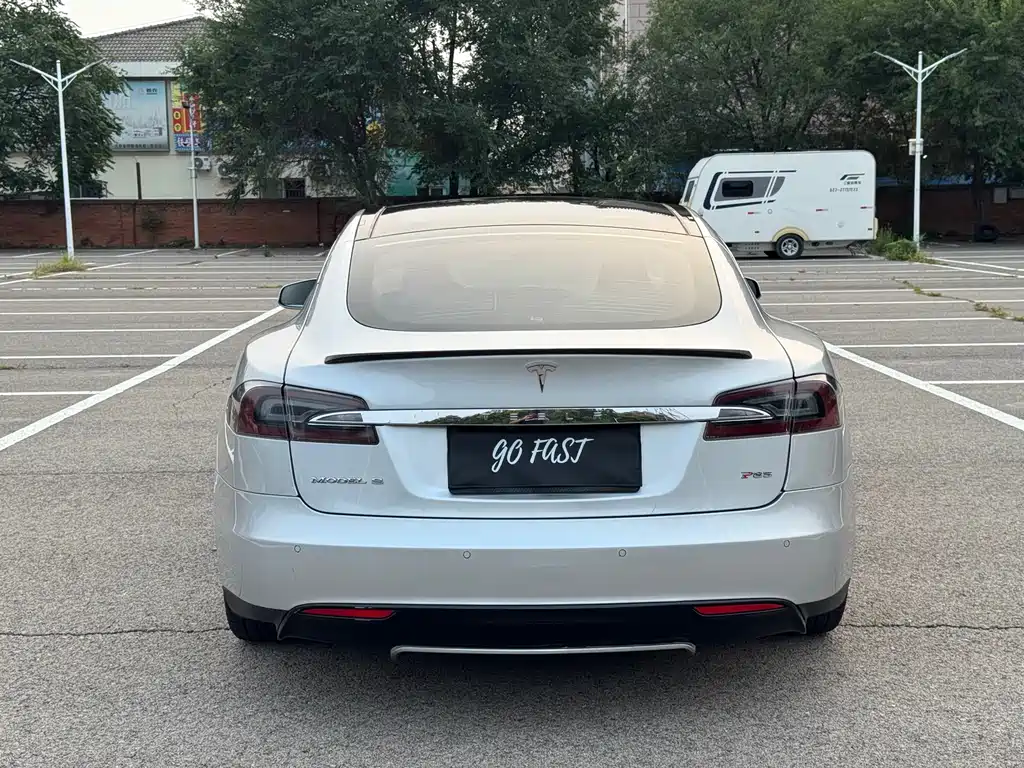 Tesla Model S — миниатюра 4