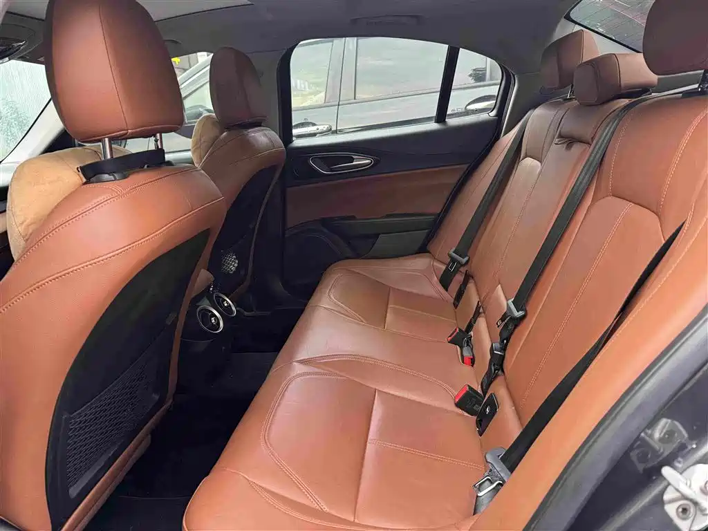 Alfa Romeo Giulia — миниатюра 12