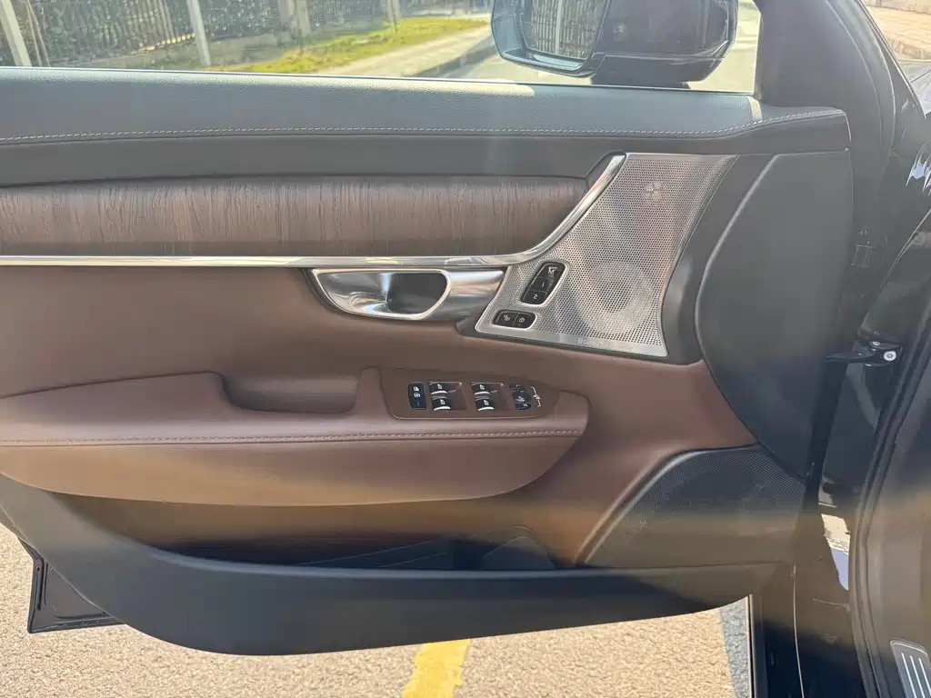 VOLVO S90 PLUG IN HYBRID