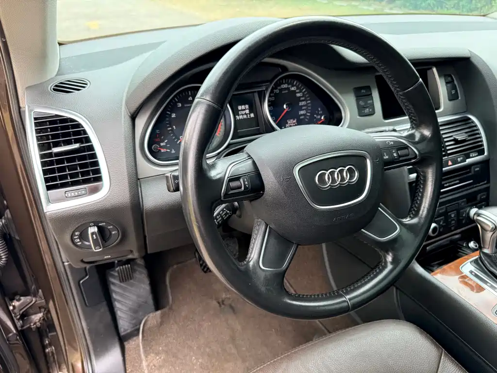 Audi Q7 — миниатюра 12