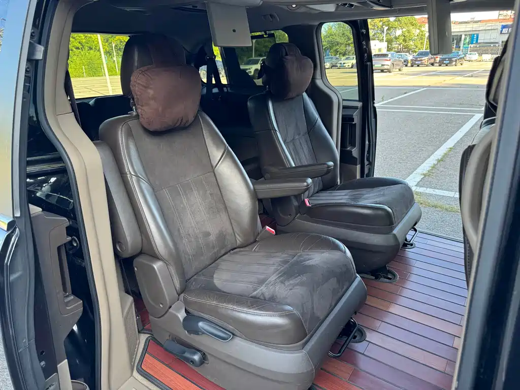 Chrysler Grand Voyager (Import) — миниатюра 18