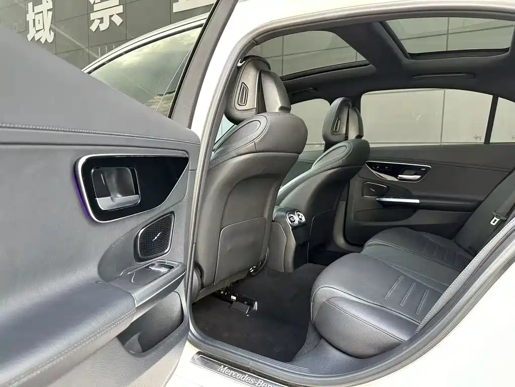Mercedes-Benz C-Class — миниатюра 6