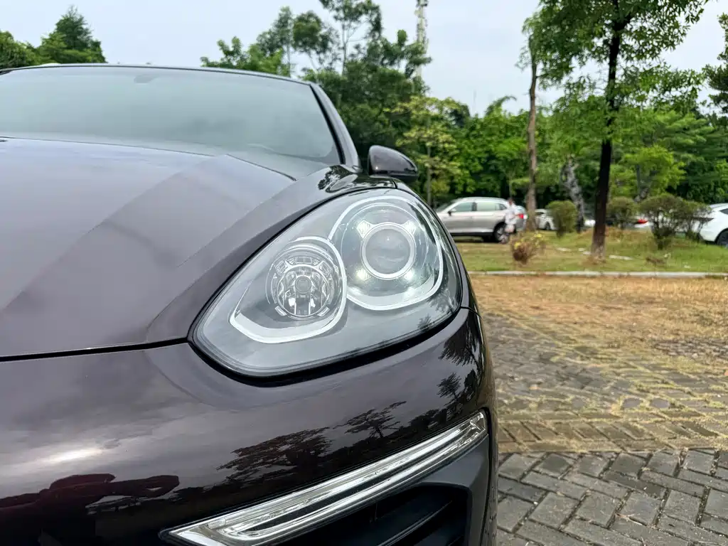 Porsche Cayenne — миниатюра 13