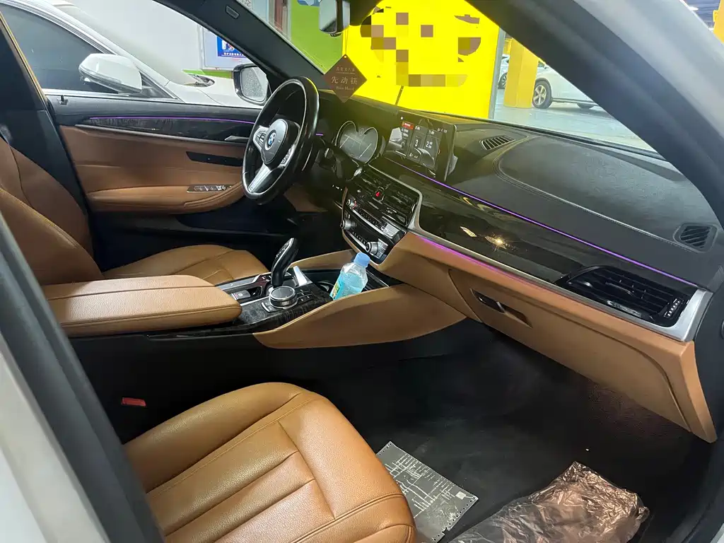 BMW 5 Series — миниатюра 7