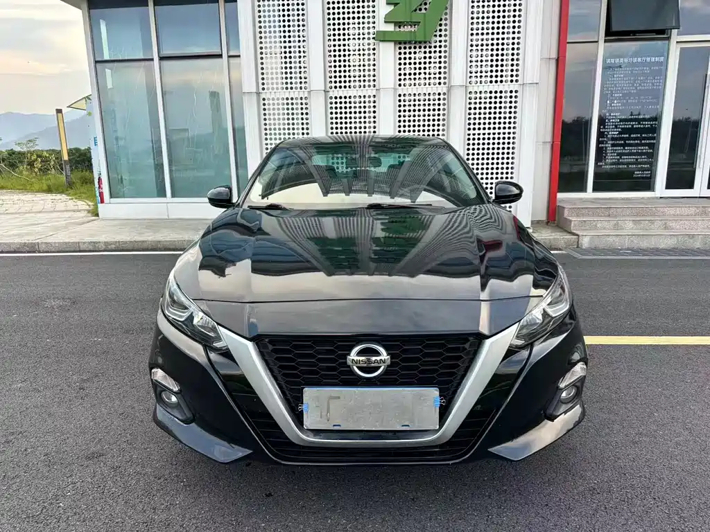 Nissan Teana - фото 2