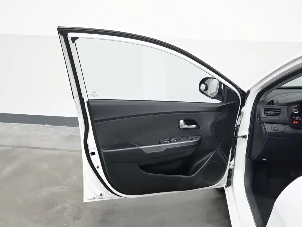 Kia K2 — миниатюра 8