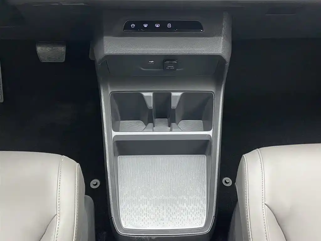 SAIC MAXUS EVERYONE 7