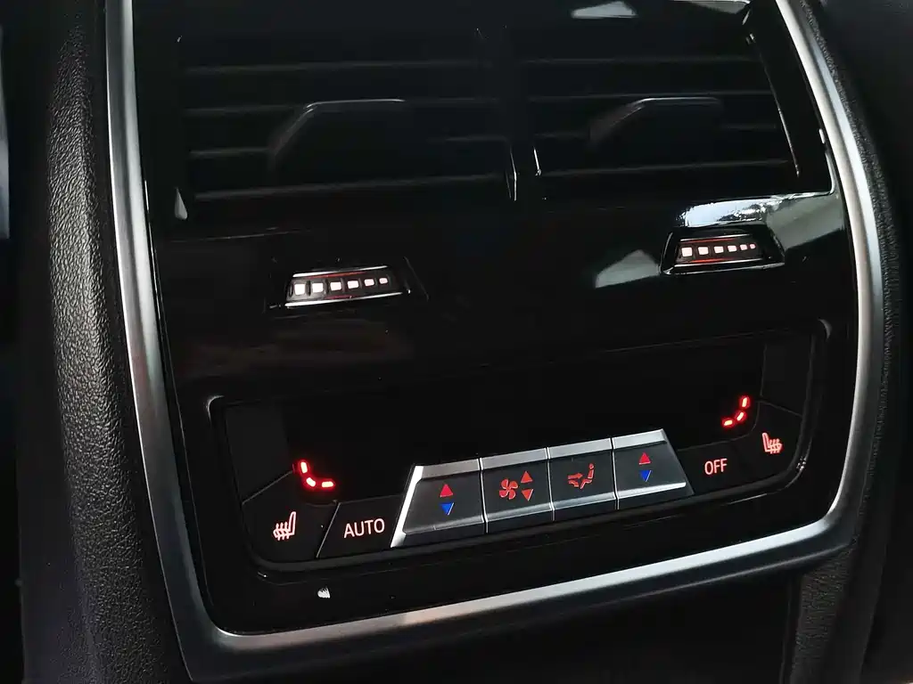 BMW XM — миниатюра 34