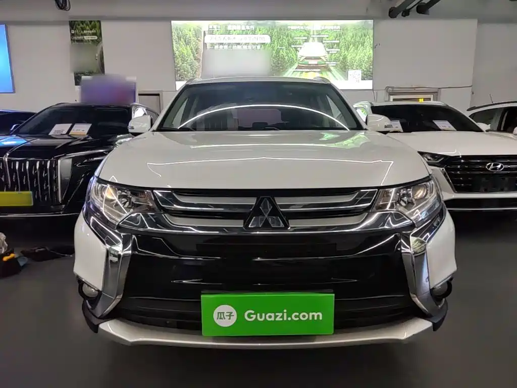 Mitsubishi Outlander — миниатюра 3