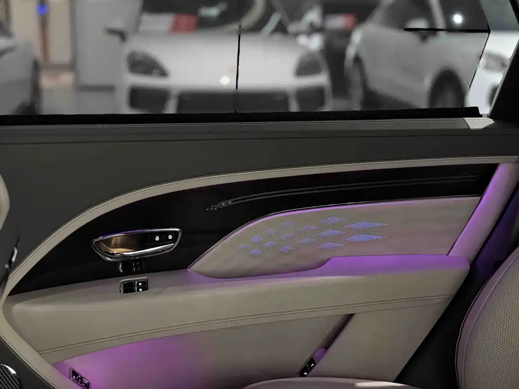 Bentley Bentayga — миниатюра 20