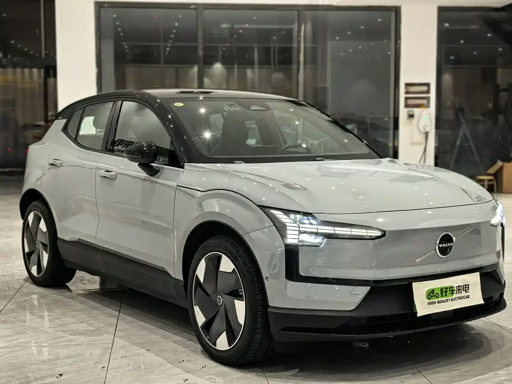 VOLVO EX30