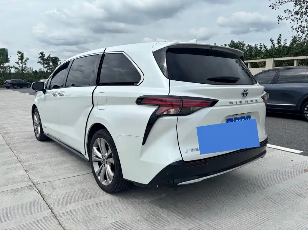 Toyota Sienna — миниатюра 9