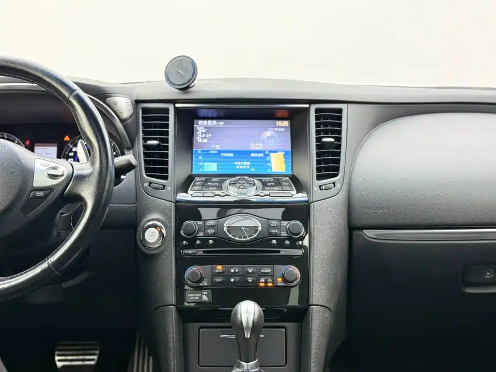 Infiniti QX70 — миниатюра 15