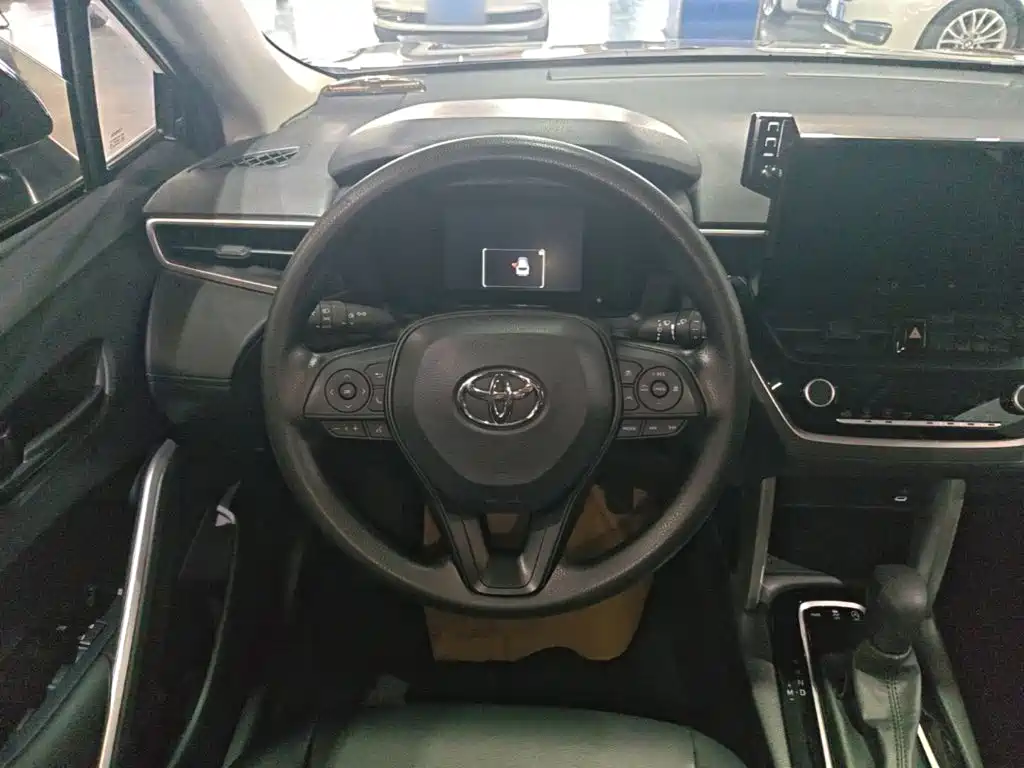 Toyota Corolla Cross — миниатюра 11