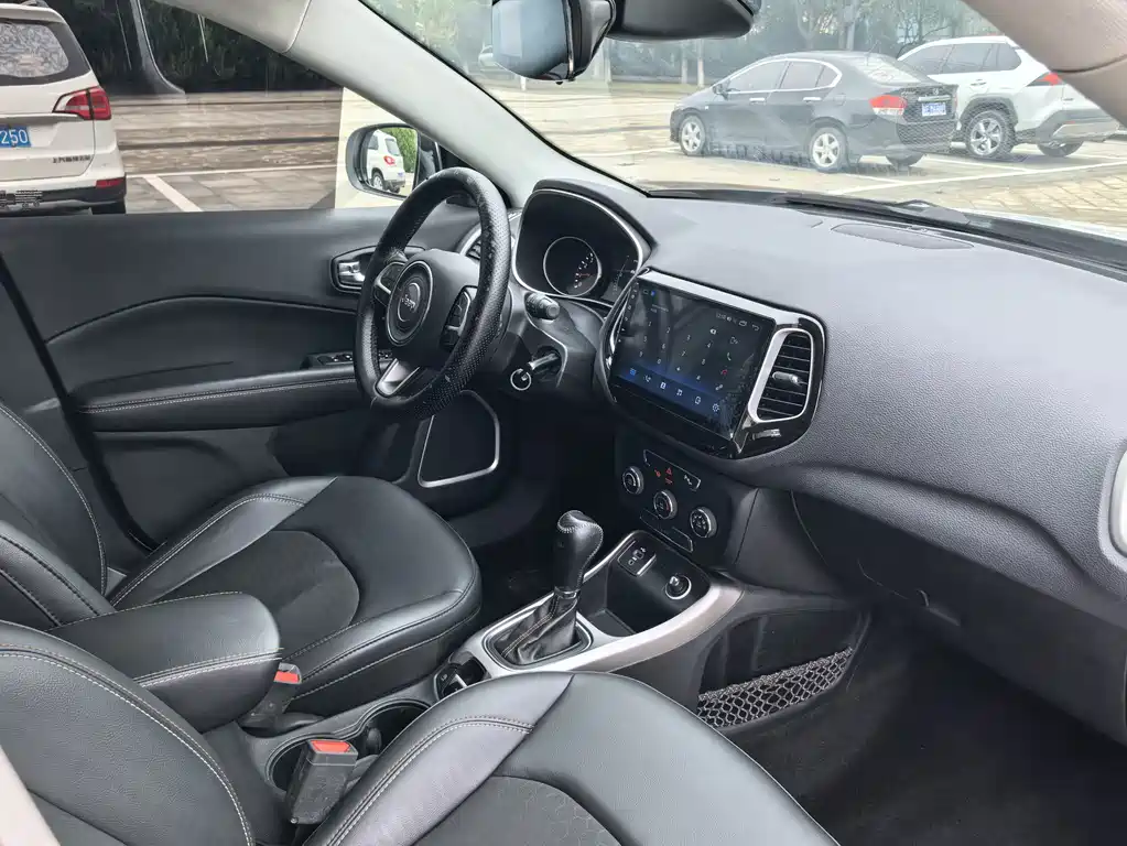 Jeep Compass — миниатюра 13