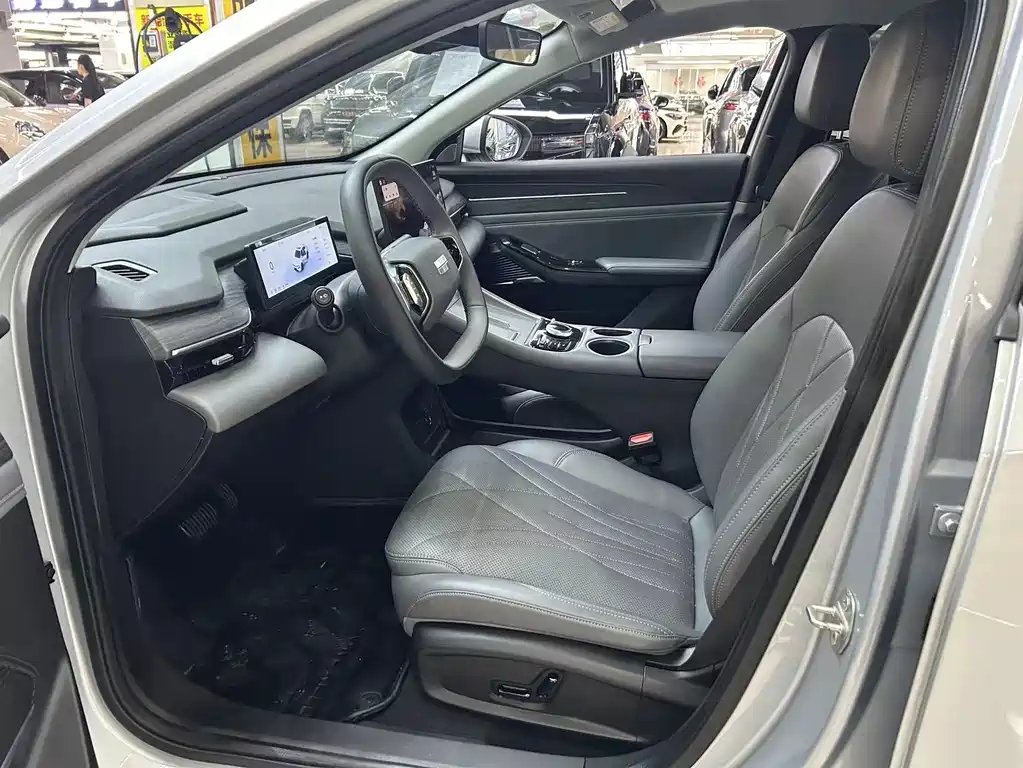 Geely Galaxy Galaxy L6 L6 2025 EM-i 140km